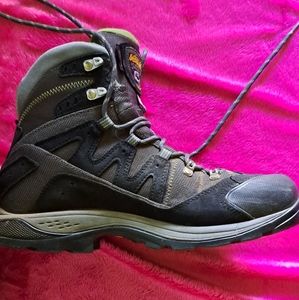 ASOLO Neutron size 9.5